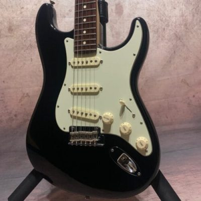 Fender American Professional 2017 Black with White Guard
